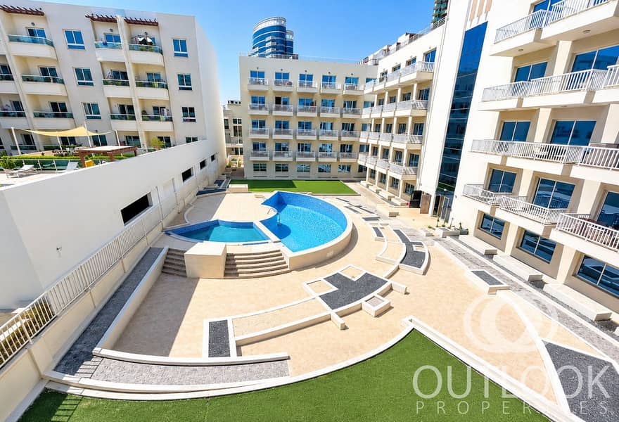 9 Sunlit Modern Courtyard Pool Retreat. png