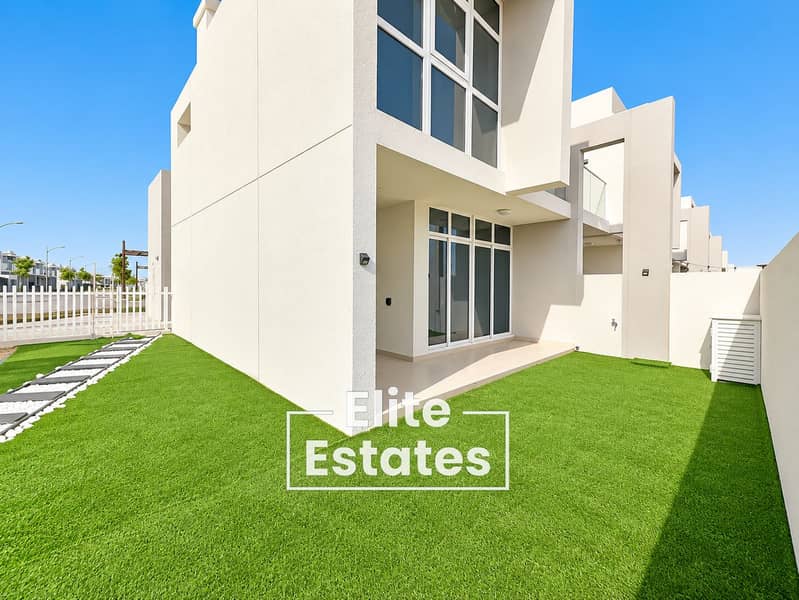 Modern Townhouse with Lush Courtyard. png Modern Townhouse with Lush Courtyard. png