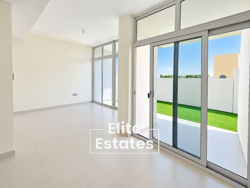 3 Bright Modern Apartment with Glass Doors. png