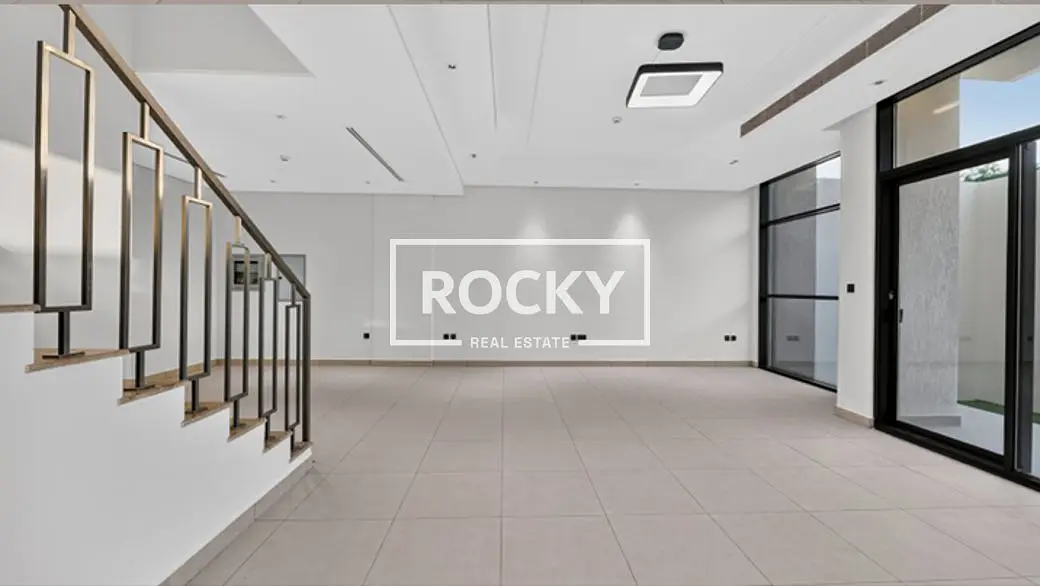 SPACIOUS 3BR + MAIDS COMMUNITY VILLA WITH OPEN KITCHEN | DIP 1