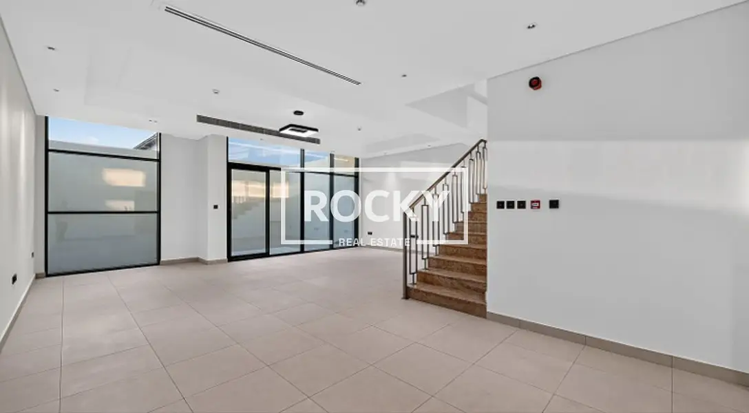 SPACIOUS 3BR + MAIDS COMMUNITY VILLA WITH OPEN KITCHEN | DIP 1