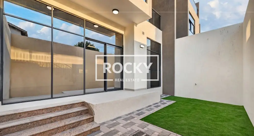 SPACIOUS 3BR + MAIDS COMMUNITY VILLA WITH OPEN KITCHEN | DIP 1