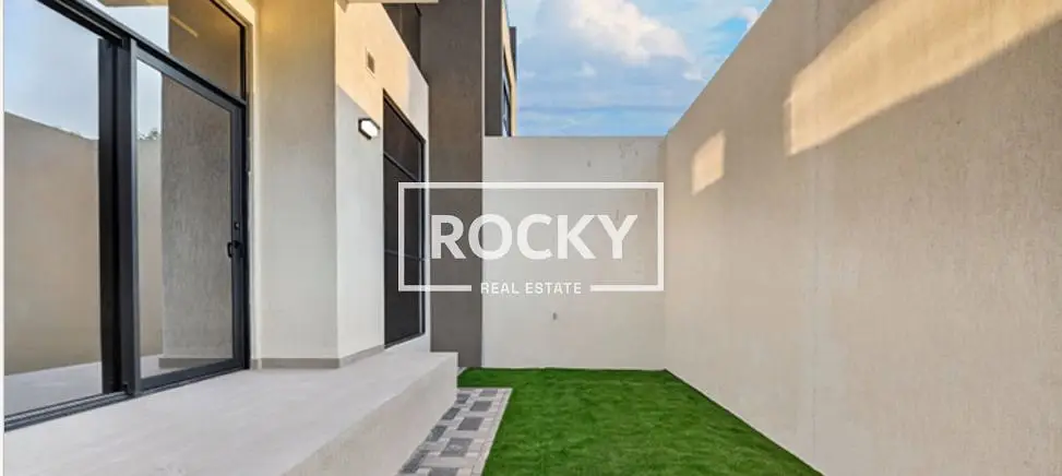 SPACIOUS 3BR + MAIDS COMMUNITY VILLA WITH OPEN KITCHEN | DIP 1