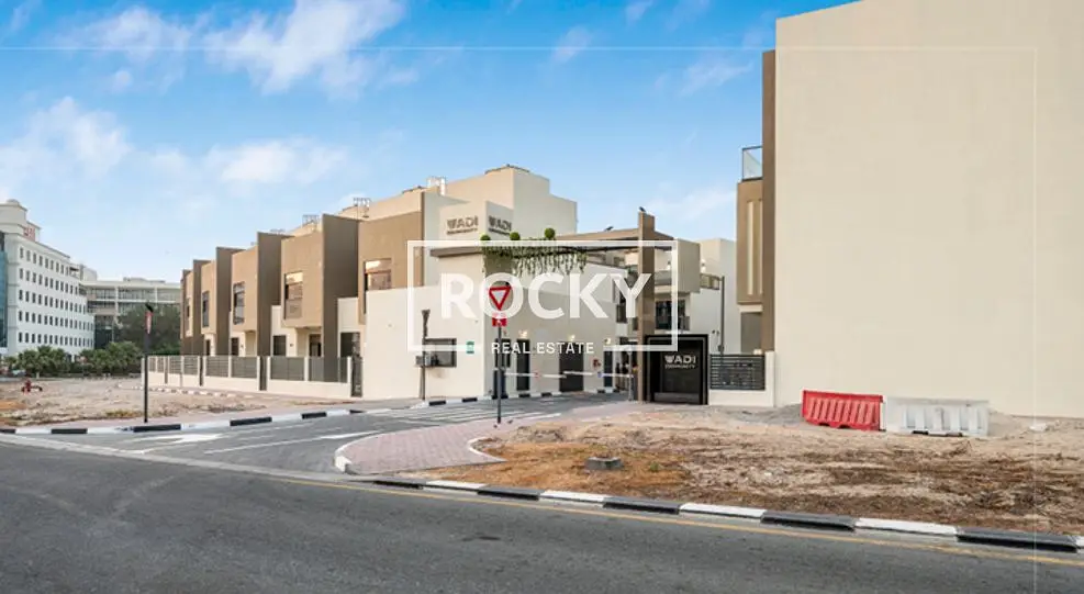 SPACIOUS 3BR + MAIDS COMMUNITY VILLA WITH OPEN KITCHEN | DIP 1