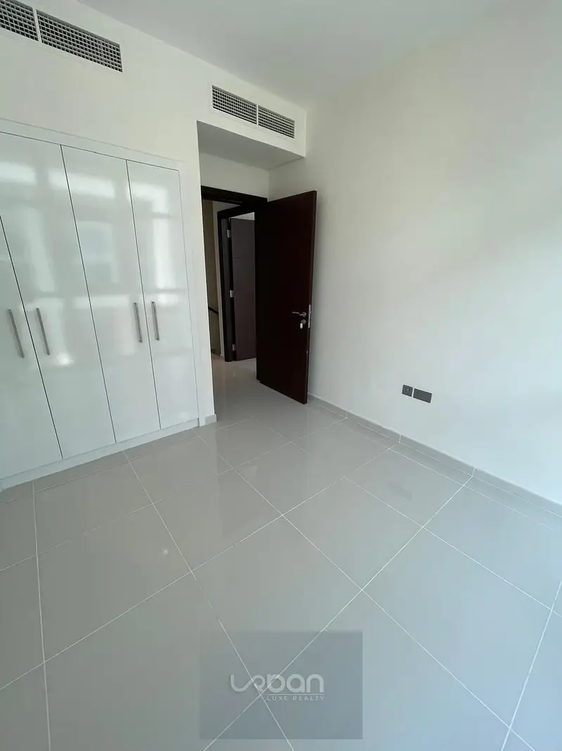 Single row | Well Maintained| Balcony Terrace| Single row
