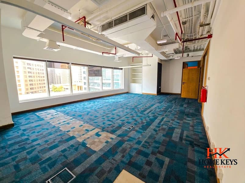 3 Improving_office_photographs_for…_20261015122231. jpg