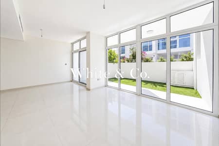 3 Bedroom Townhouse for Rent in DAMAC Hills 2 (Akoya by DAMAC), Dubai - Bright TH | 3 Bedrooms | Private Garden