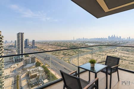 朱美拉环形村(JVC), 迪拜 3 卧室公寓待租 - Modern Balcony Overlooking the Cityscape. jpeg 朱美拉环形村(JVC), 迪拜 3 卧室公寓待租 - Modern Balcony Overlooking the Cityscape. jpeg