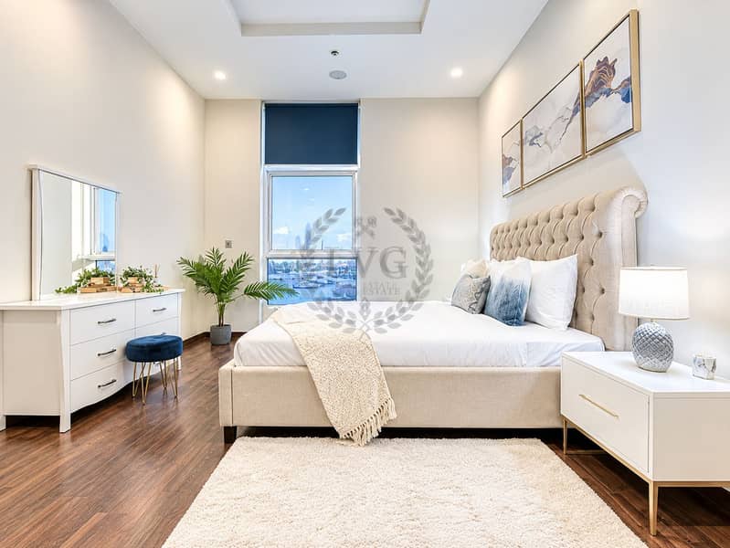8 Bright Modern Bedroom with Waterfront View. png