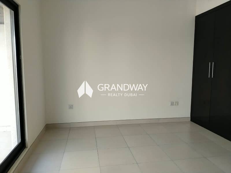 10 Spacious 5BR I TwinsVilla I Great Location — photo 10