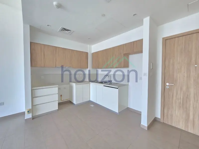 Spacious 1BR | Direct Park Access | Prime Location