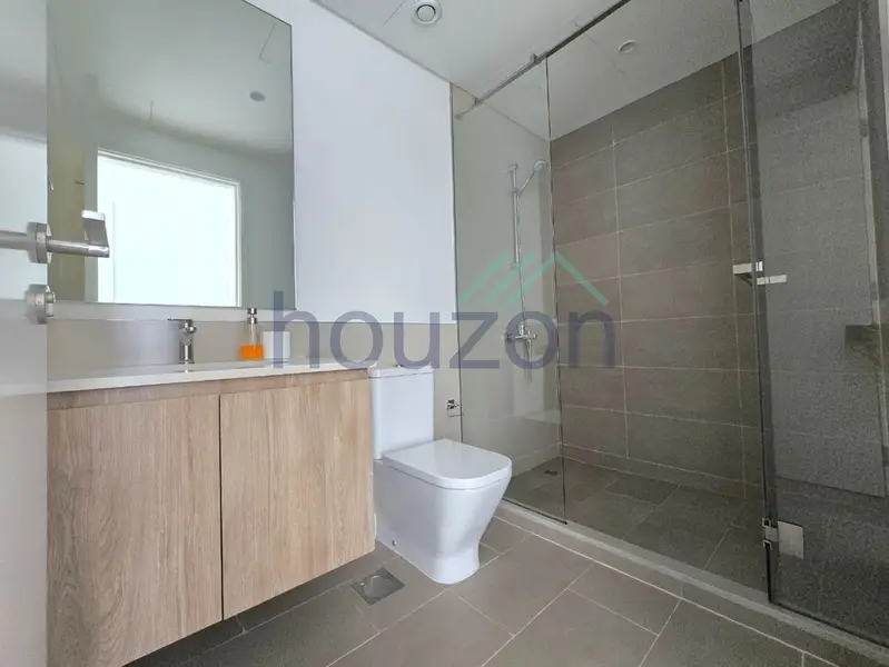 Spacious 1BR | Direct Park Access | Prime Location