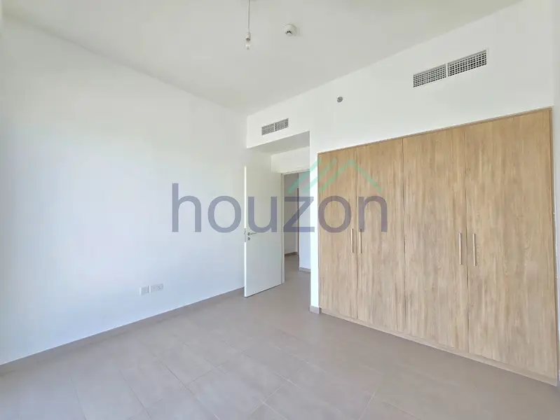 Spacious 1BR | Direct Park Access | Prime Location