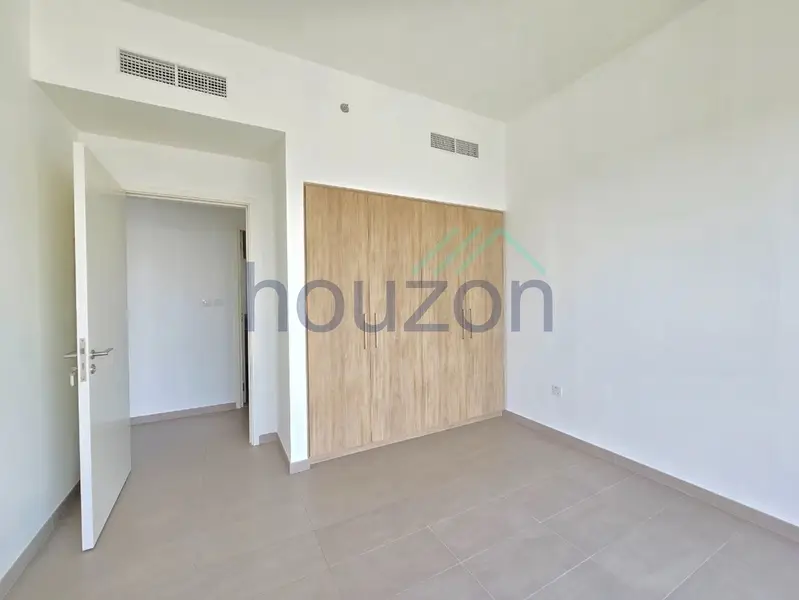 Spacious 1BR | Direct Park Access | Prime Location