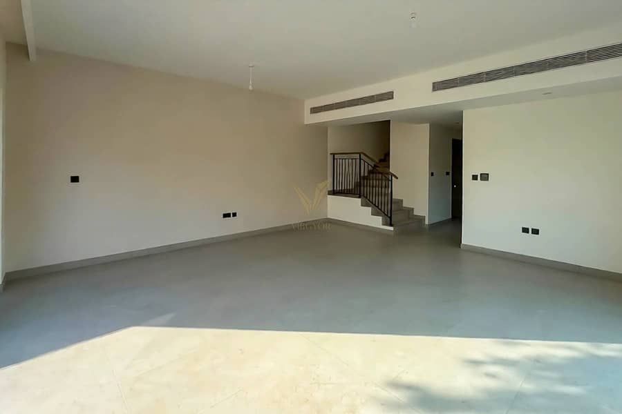 Casa adosada en DAMAC Lagoons,Malta, 5 dormitorios, 250000 AED - 16866280 Casa adosada en DAMAC Lagoons,Malta, 5 dormitorios, 250000 AED - 16866280
