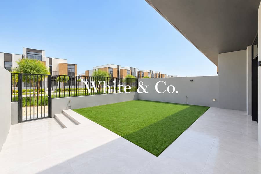 New To Market | 3 G+2 | Prime Location New To Market | 3 G+2 | Prime Location