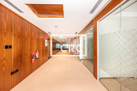 Office te Huur in Sheikh Zayed Road, Dubai - KUM 2275 Edit