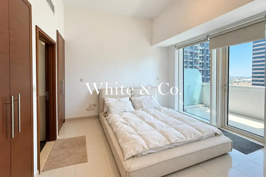 Private balcony | Vacant | Spacious Unit