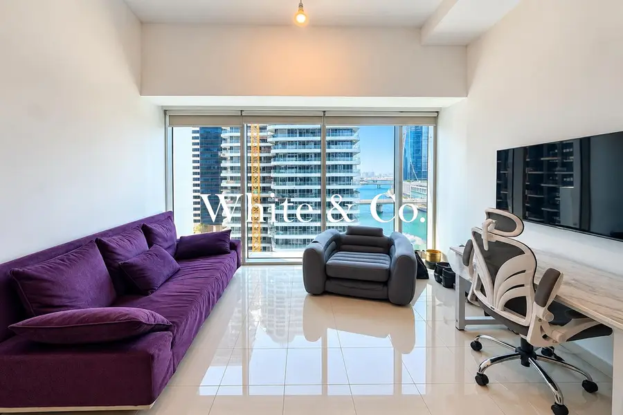 Private balcony | Vacant | Spacious Unit