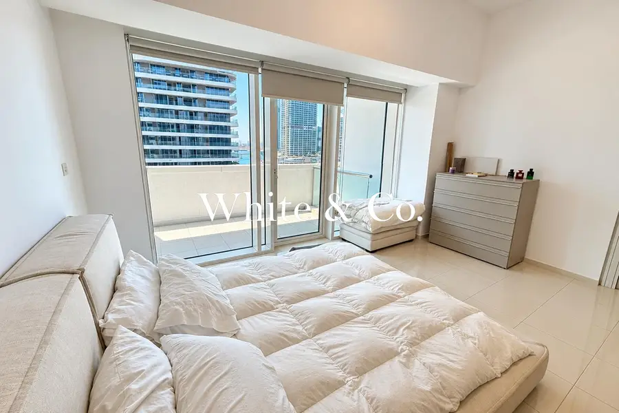 Private balcony | Vacant | Spacious Unit