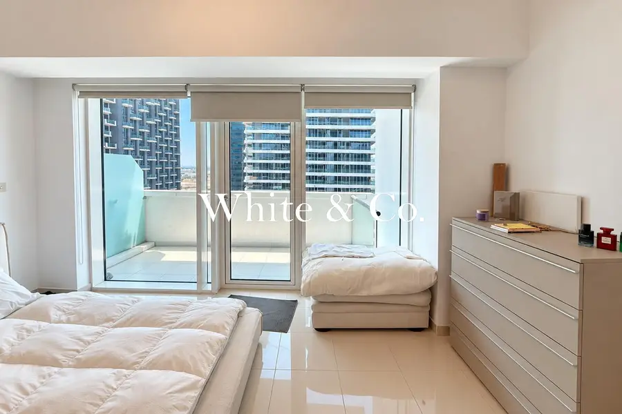 Private balcony | Vacant | Spacious Unit