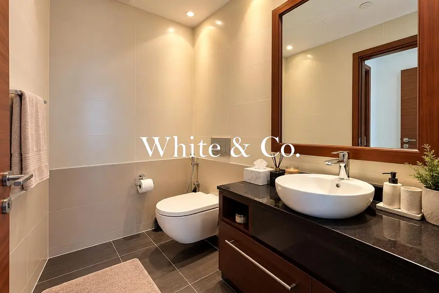 Private balcony | Vacant | Spacious Unit