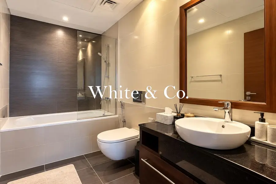 Private balcony | Vacant | Spacious Unit