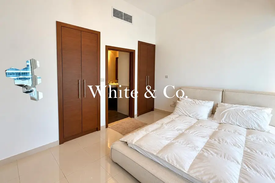 Private balcony | Vacant | Spacious Unit