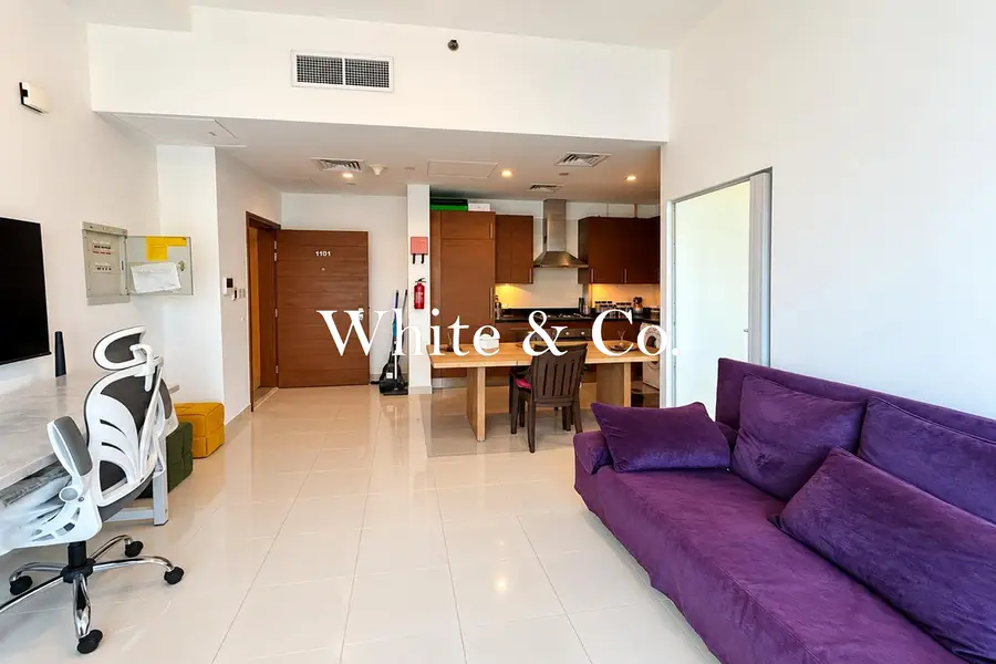 Private balcony | Vacant | Spacious Unit