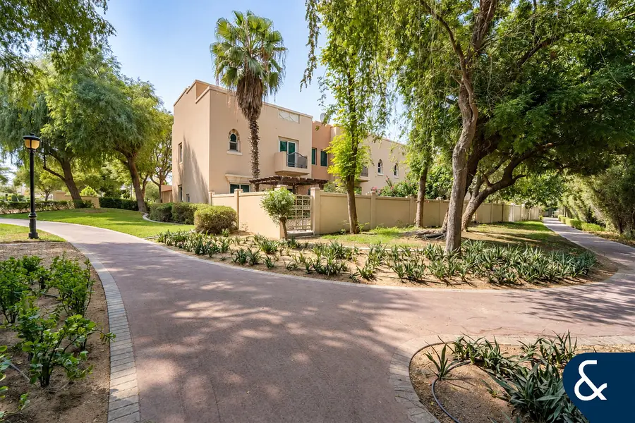Exclusive | 4 Beds + Maid | Corner Unit