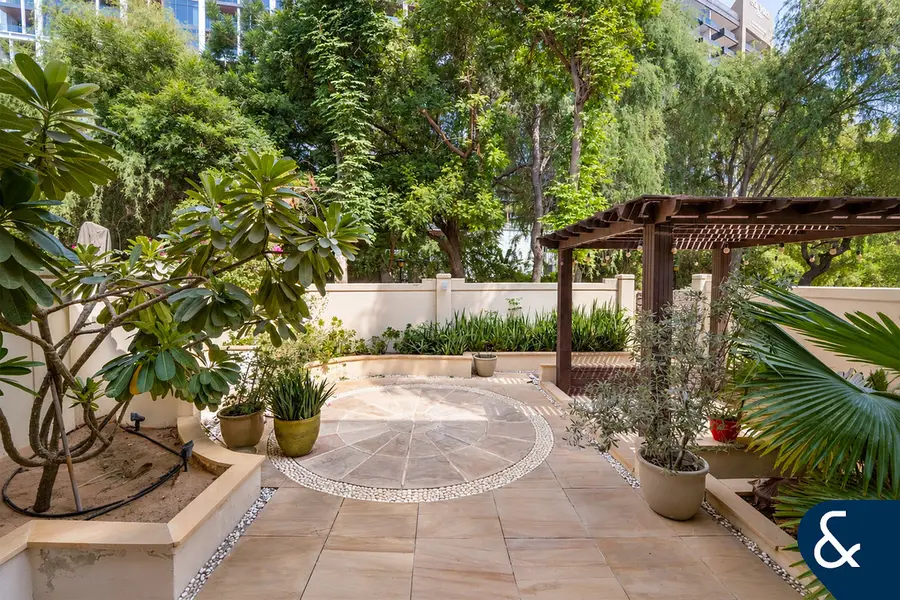 Exclusive | 4 Beds + Maid | Corner Unit