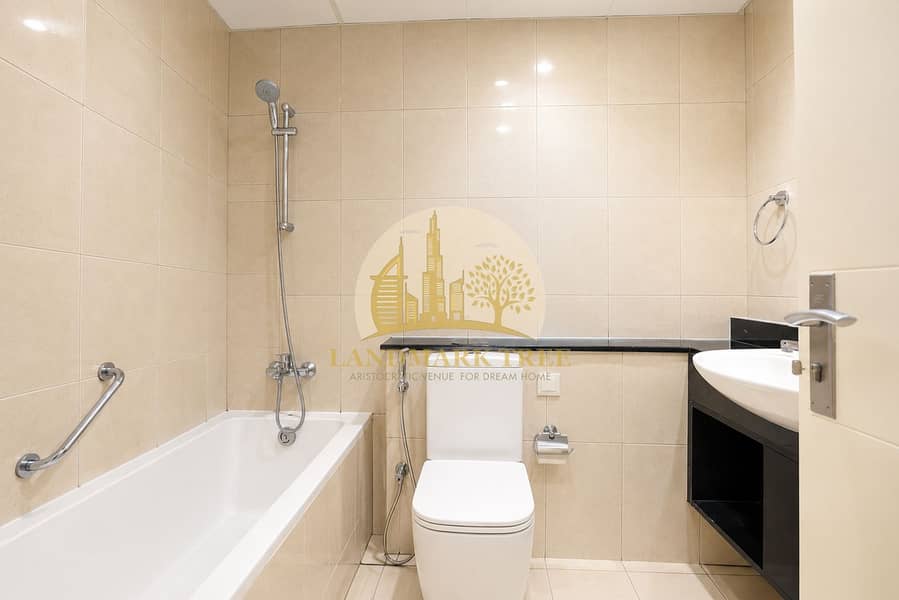 10 Modern Beige-Tiled Bathroom Interior. png