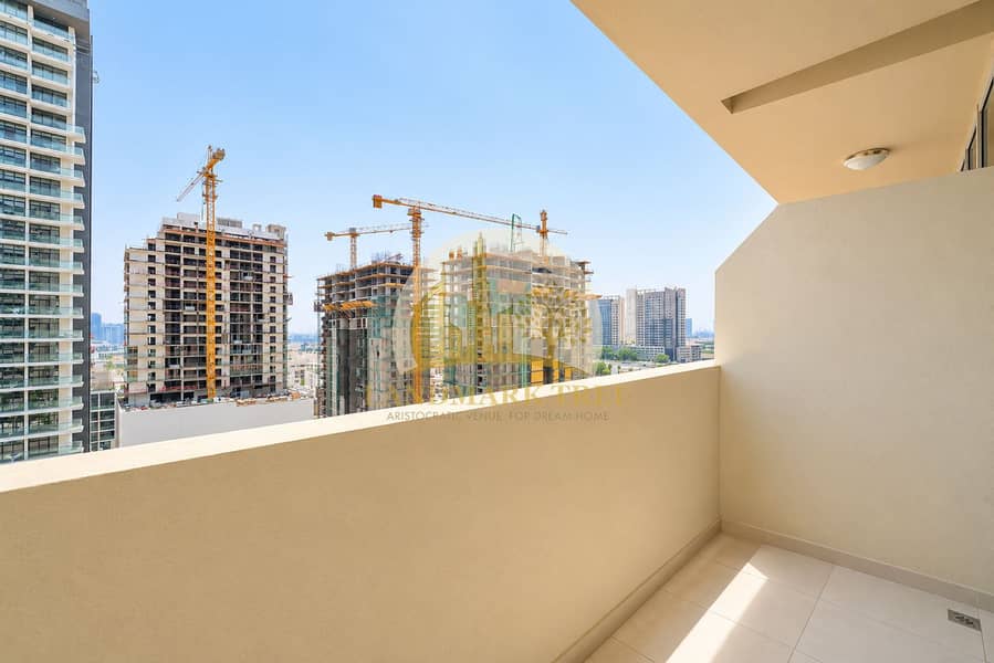 11 Sunlit Balcony Overlooking City Construction. png