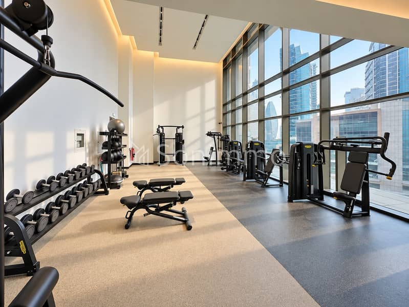 21 Bright Modern Gym with City Skyline. png