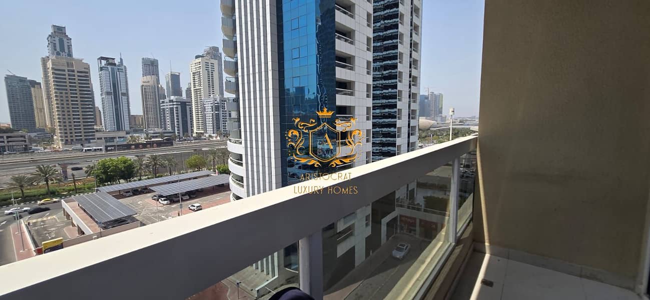 28 Balcony 01. jpeg
