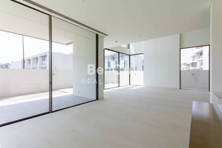 5 Bedroom Villa for Sale in Nad Al Sheba Gardens, Dubai - 5 Bedrooms | Signe Row | Huge Plot | Burj View