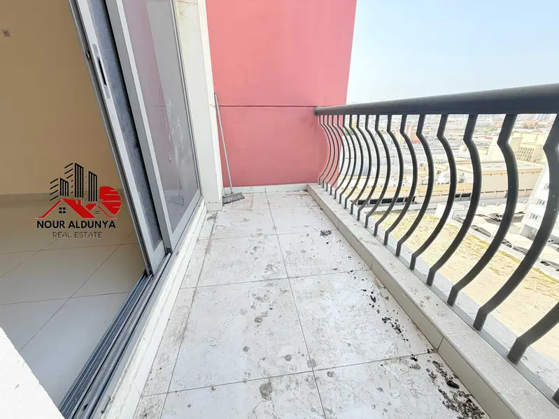 FRONT OF METRO SUPER LUXURY 3BHK WITH MAID ROOM OPEN VIEW BALCONY ONLY FOR FAMILY!!