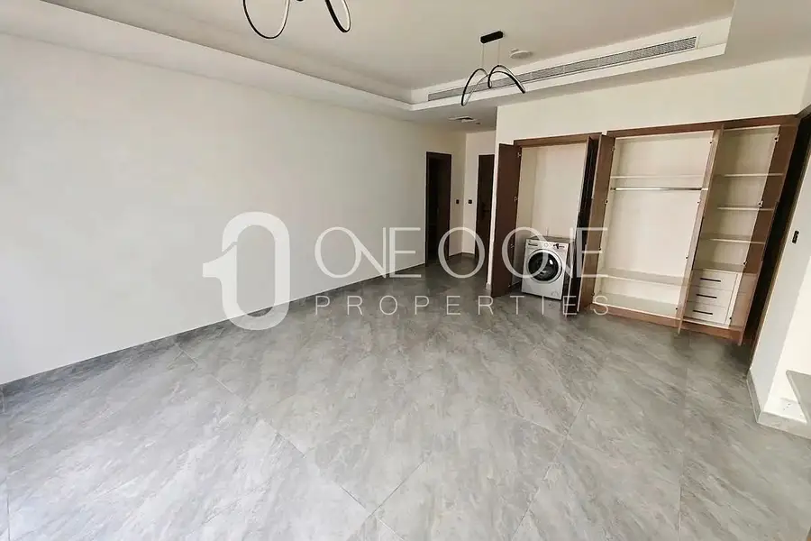 Spacious 1BR Apartment | Balcony | Downtown City View