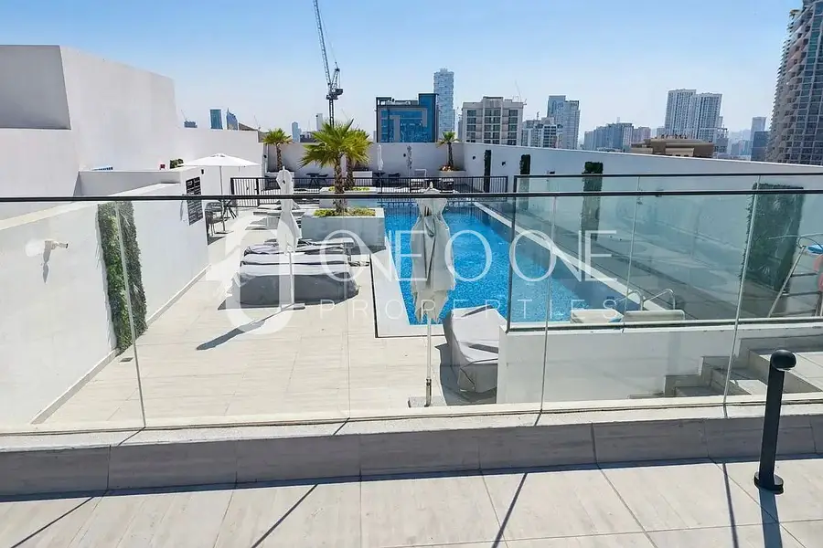 Spacious 1BR Apartment | Balcony | Downtown City View
