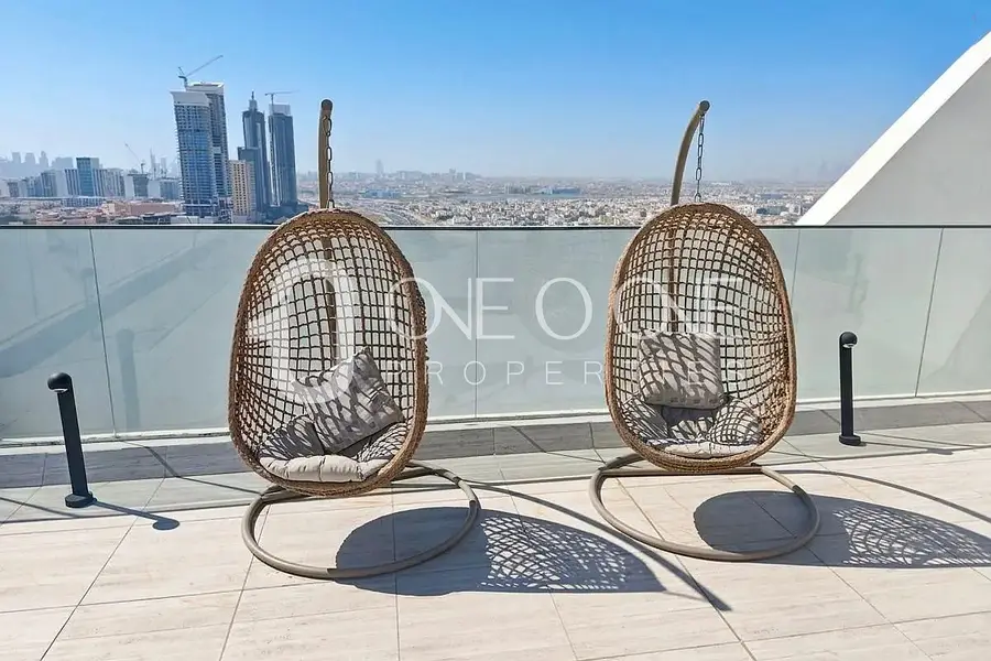 Spacious 1BR Apartment | Balcony | Downtown City View