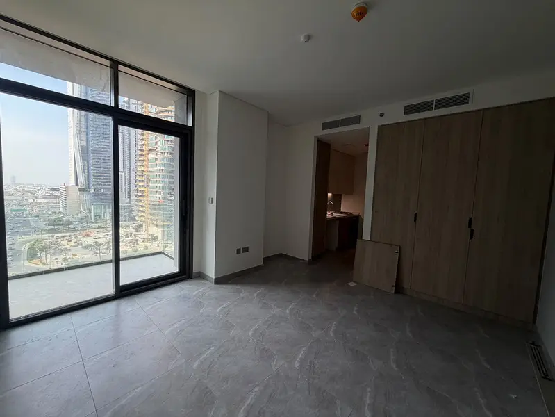 UNFURNISHED STUDIO | BALCONY | PENINSULA TWO