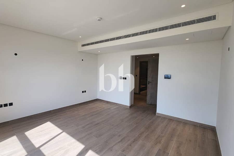 5 Photo 1