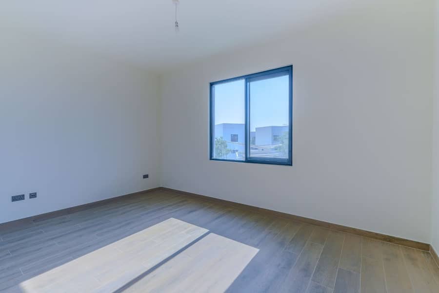 6 Image 0