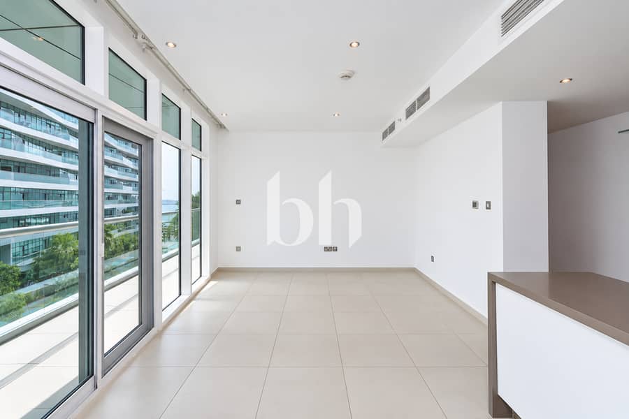 2 Bright Kitchenwith Balcony Views 11