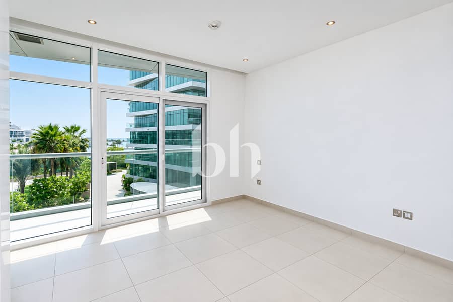 4 Bright Kitchenwith Balcony Views 11