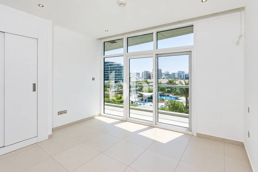 5 Bright Kitchenwith Balcony Views 11