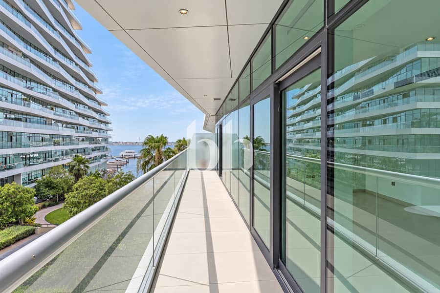 7 Bright Kitchenwith Balcony Views 11