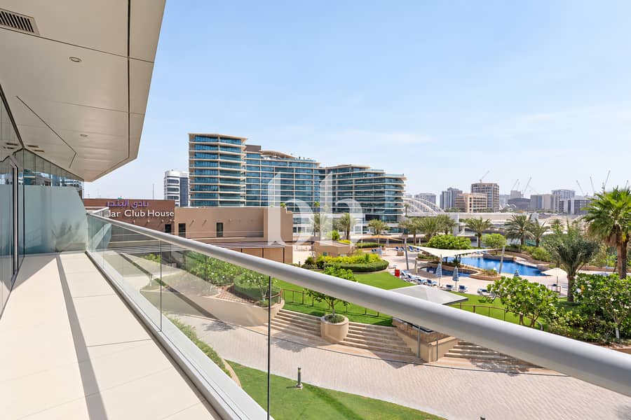 8 Bright Kitchenwith Balcony Views 11