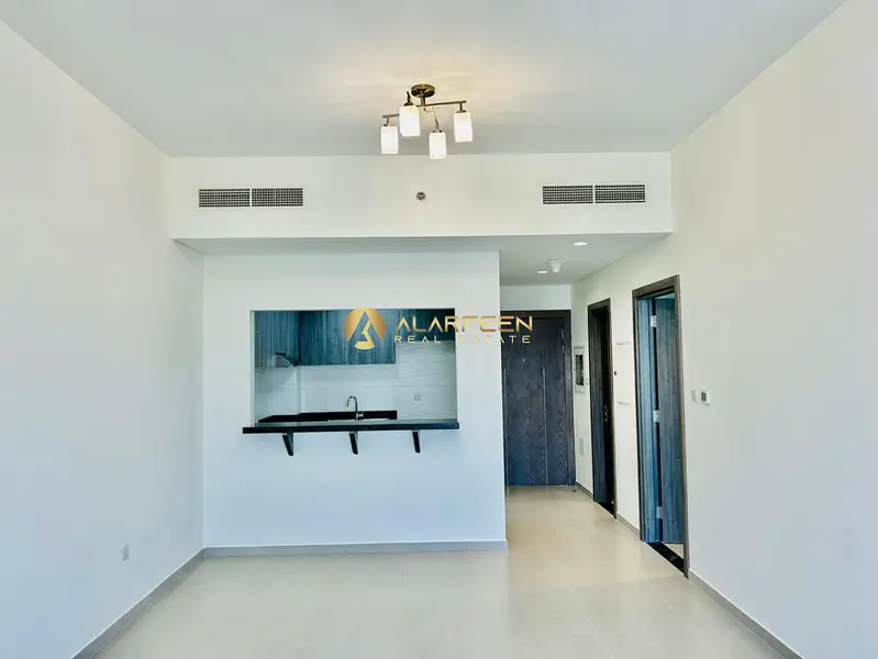 Smart Living | Well-Designed 1 BR | Mid Floor
