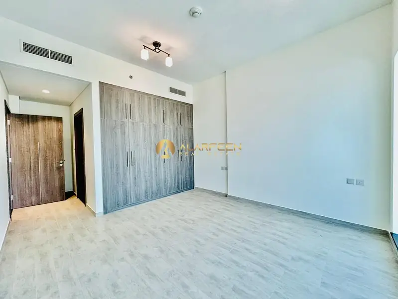 Smart Living | Well-Designed 1 BR | Mid Floor
